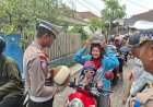 Polres-Kediri-Kota-Beri-Hadiah-Helm-SNI-untuk-Pengendara-Roda-Dua-di-Ops-Keselamatan-Semeru-2025