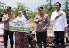 Kapolri-dan-Gubernur-Yogyakarta-Sri-Sultan-Hamengku-Buwono-X-Menanam-Jagung-Bersama