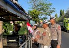 Ribuan-Bendera-Merah-Putih-Dibagikan-oleh-Polres-Probolinggo-untuk-Warga,-Bangkitkan-Semangat-Kemerdekaan-RI-ke---80