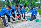 Sambut-HUT-Korpri-ke-54,-ASN-Polda-Jatim-Ziarah-ke-TMP