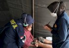 Nakes-Polri-Berikan-Layanan-Kesehatan-Gratis-bagi-Korban-Banjir-di-Aceh-Tamiang