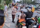 Kapolsek-Gedangan-Bagikan-100-Takjil-ke-Masyarakat