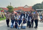 Aksi-Humanis-Polwan-Polresta-Sidoarjo-Amankan-Car-Free-Day
