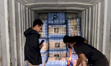 Polisi-Bongkar-Sindikat-Balpres-di-Jakarta,-207-Bal-Pakaian-Bekas-Impor-Disita