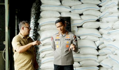 Kapolres-Ponorogo-Pastikan-Keamanan-dan-Ketersediaan-Pangan-di-Gudang-Bulog-Cukup