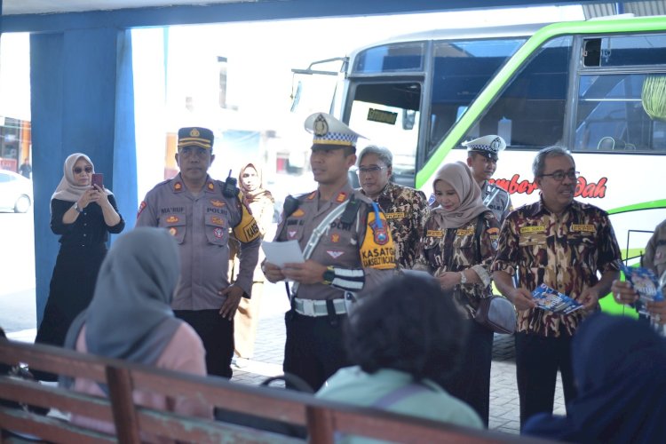 Operasi Patuh Semeru 2025 Dimulai, Polres Situbondo Sosialisasikan Keselamatan Berkendara