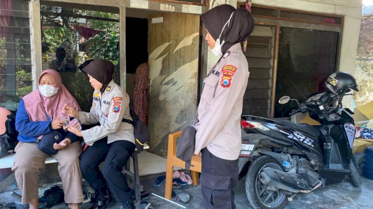 Kanit PPA Satreskrim Polresta Sidoarjo Dampingi Keluarga Santri Korban Musibah Ponpes Al Khoziny