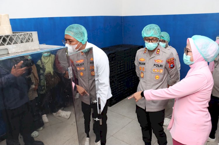 Pastikan Higienis, Kapolres Malang Cek Pilot Project MBG Konsep Prasmanan